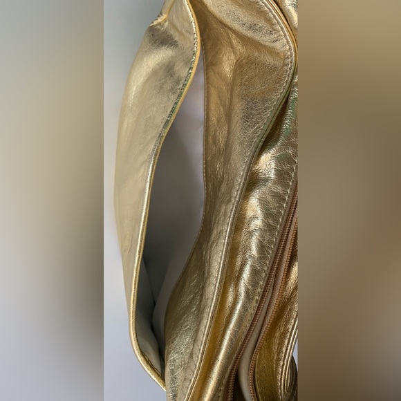 Large Crossbody Leather Bag - Picture 5 of 10